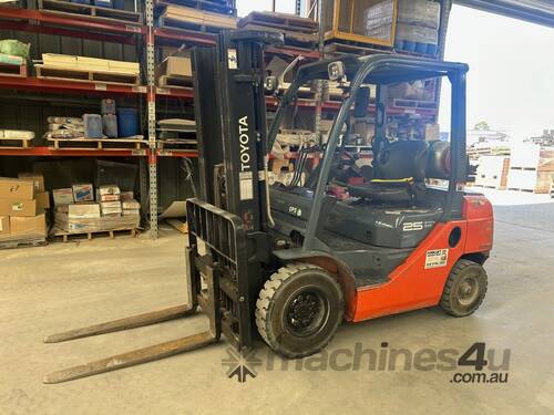 2014 Toyota Forklift, 2.5T, LPG, 3 Stage Container Mast, 4.7m Lift