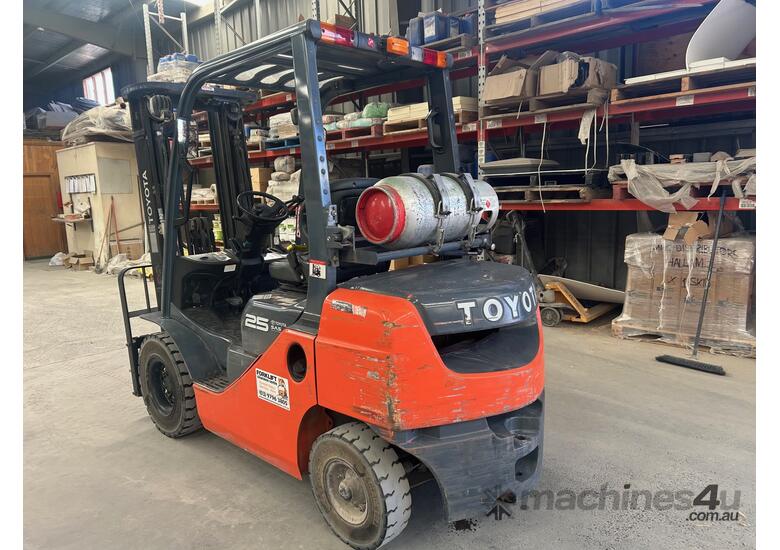 2014 Toyota Forklift, 2.5T, LPG, 3 Stage Container Mast, 4.7m Lift