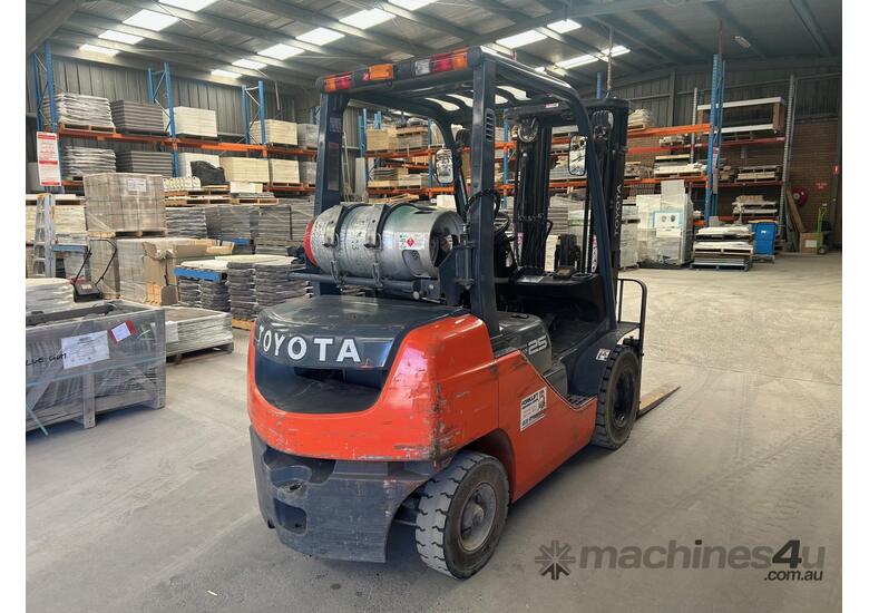 2014 Toyota Forklift, 2.5T, LPG, 3 Stage Container Mast, 4.7m Lift
