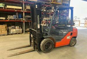 2014 Toyota Forklift, 2.5T, LPG, 3 Stage Container Mast, 4.7m Lift