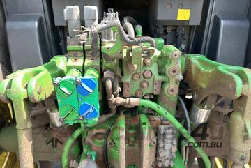 John Deere 2015   6105M Tractor