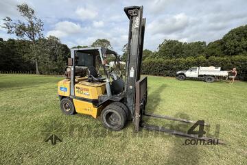 YALE/HYSTER 4 TON WIDE CARRAGE DUAL WHEEL V6 LPG