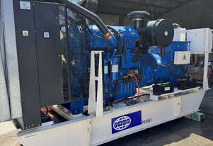 Generator 550 kva FG Wilson set with Caterpillar C18 engine, low 80 hours, excellent condition.