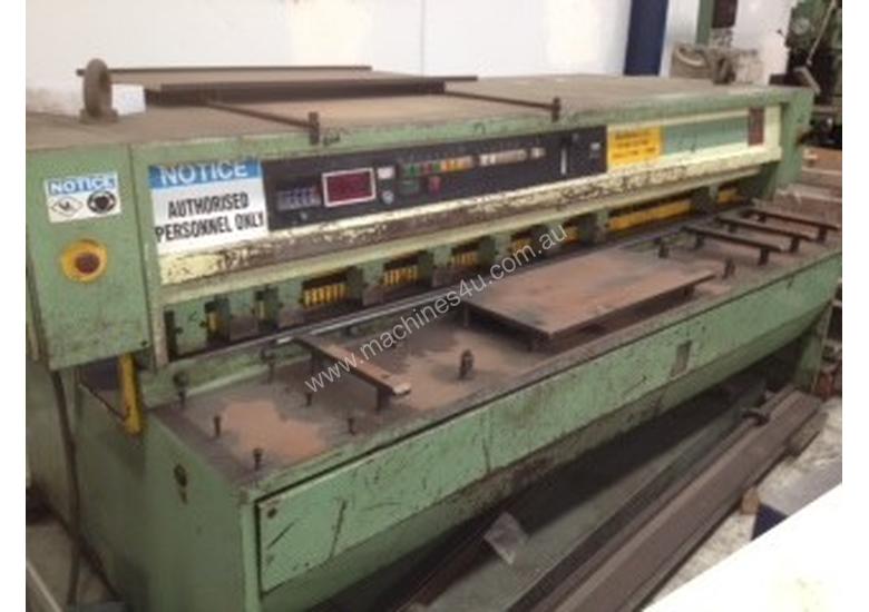 caption HJO Guilotine model HGC4