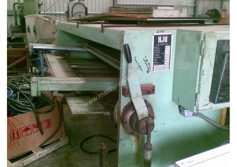 caption HJO Guilotine model HGC4