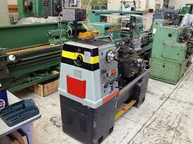 Colchester Master 2500 centre lathe - picture0' - Click to enlarge