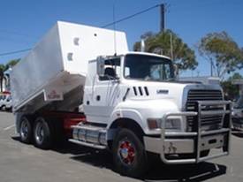 FORD LTS9000 TIPPER. - picture0' - Click to enlarge