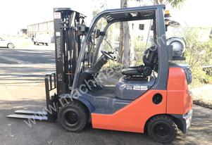 ACTIVE FORKLIFTS - Toyota Forklift 2.5 Ton 4700mm Lift Container Mast
