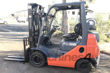 ACTIVE FORKLIFTS - Toyota Forklift 2.5 Ton 4700mm Lift Container Mast