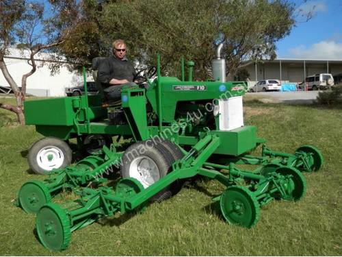 TURF MOWING TRACTOR F-10 JACOBSEN