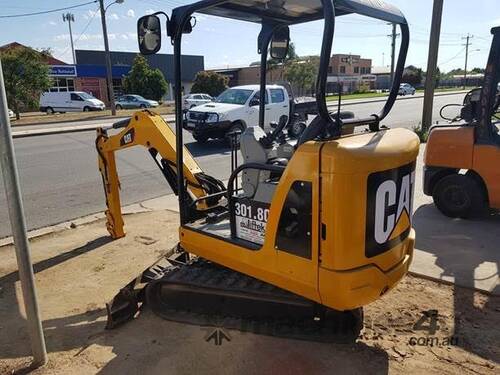 2010 Caterpillar Mini Excavator New pins and bushes & comes with 4 buckets