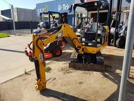 2010 Caterpillar Mini Excavator New pins and bushes & comes with 4 buckets - picture1' - Click to enlarge