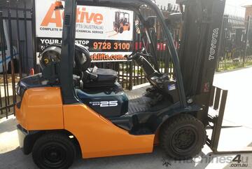 ACTIVE FORKLIFTS - Toyota Late Model Forklift 8FG25 4.7m Lift 2.5 Ton Container Mast Low Hrs ACTIVE FORKLIFTS - Toyota Late Model Forklift 8FG25 4.7m Lift 2.5 Ton Container Mast Low Hrs