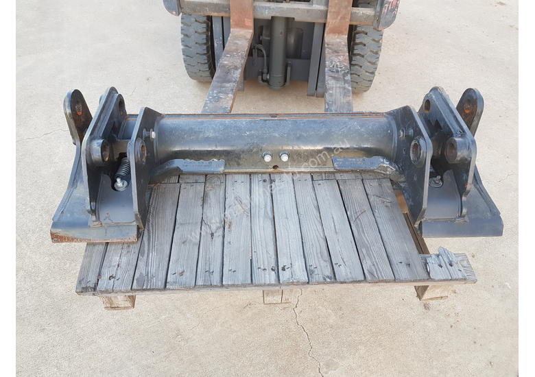 caption Cat Skid Steer Bucket Quick Coupler
