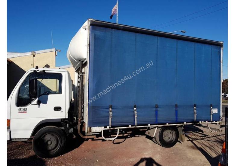 caption ISUZU 2005 NQR 450 MEDIUM RIGID TAUTLINER/CURTINSIDER 4.5 mt tray