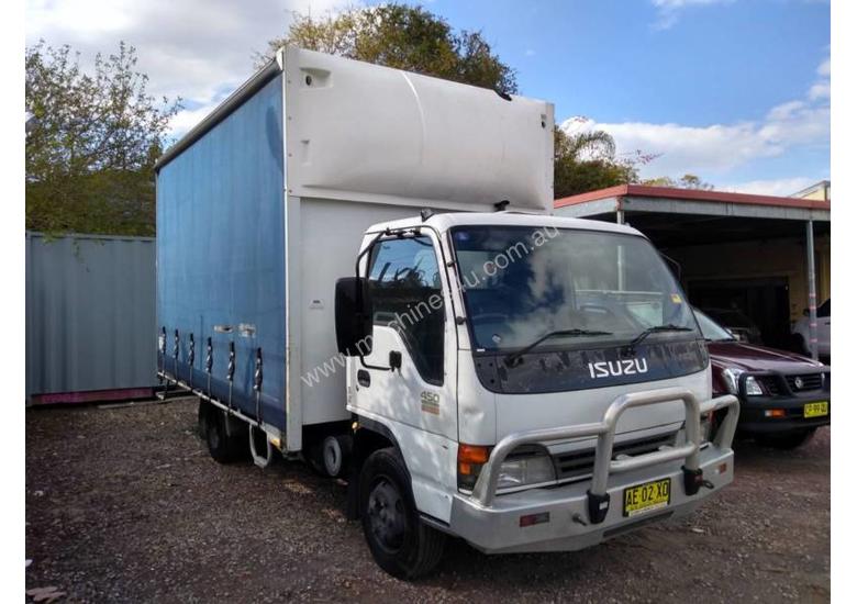 caption ISUZU 2005 NQR 450 MEDIUM RIGID TAUTLINER/CURTINSIDER 4.5 mt tray