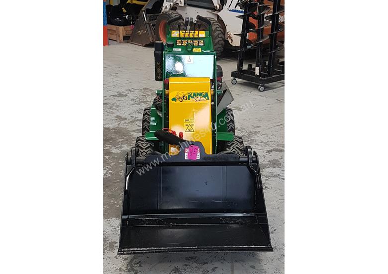 caption Kanga Kid Reconditioned Mini Loader