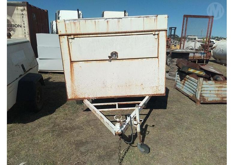 caption John Papas 6X4 Enclosed