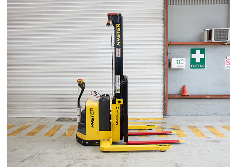 caption Battery Electric Walkie Stacker