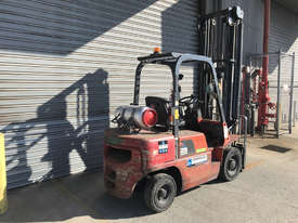 Nissan PJ02A25U LPG / Petrol Counterbalance Forklift - picture1' - Click to enlarge