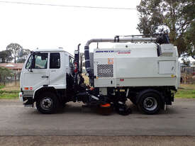 UD MK6 Sweeper Truck - picture0' - Click to enlarge