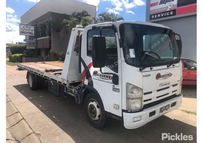 caption 2011 Isuzu NQR450 LWB
