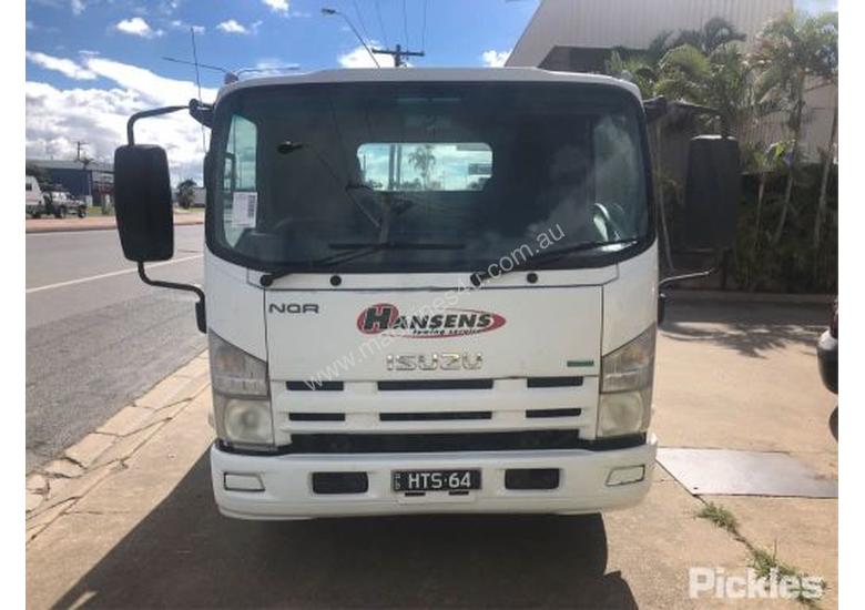 caption 2011 Isuzu NQR450 LWB