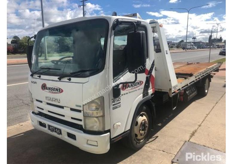 caption 2011 Isuzu NQR450 LWB