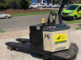 Crown 3T Electric Powered Pallet Mover with Lifting Lugs FOR SALE - picture0' - Click to enlarge