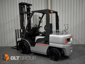 Nissan 3.5 Tonne Forklift LPG / Petrol Sideshift Fork Positioner Excellent Condition - picture0' - Click to enlarge
