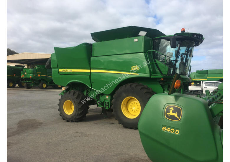 caption John Deere S670 Header(Combine) Harvester/Header