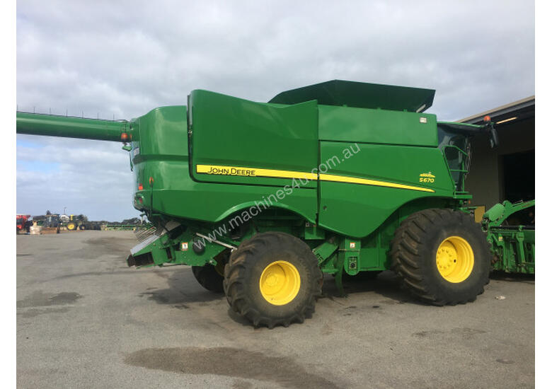 caption John Deere S670 Header(Combine) Harvester/Header