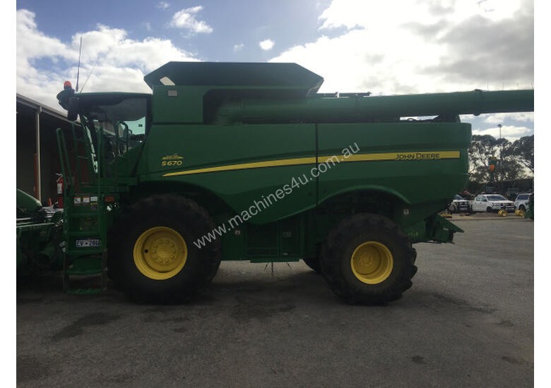 caption John Deere S670 Header(Combine) Harvester/Header