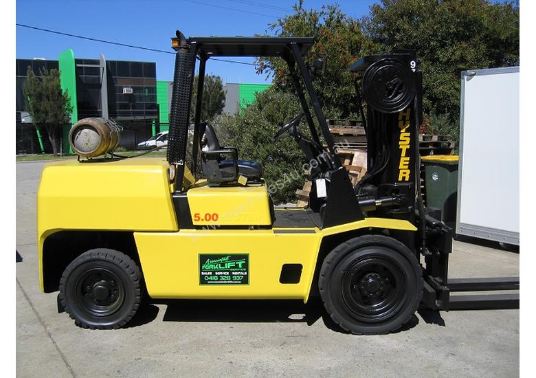 caption HYSTER 5T LPG forklift with CONTAINER MAST