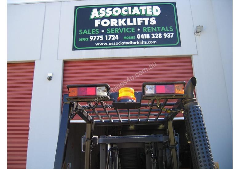 caption HYSTER 5T LPG forklift with CONTAINER MAST