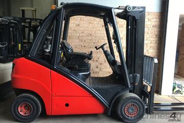 Late Model Linde H25T 2.5ton 4.7m Container Mast Side Shift Very Low HRs Great ! Late Model Linde H25T 2.5ton 4.7m Container Mast Side Shift Very Low HRs Great !