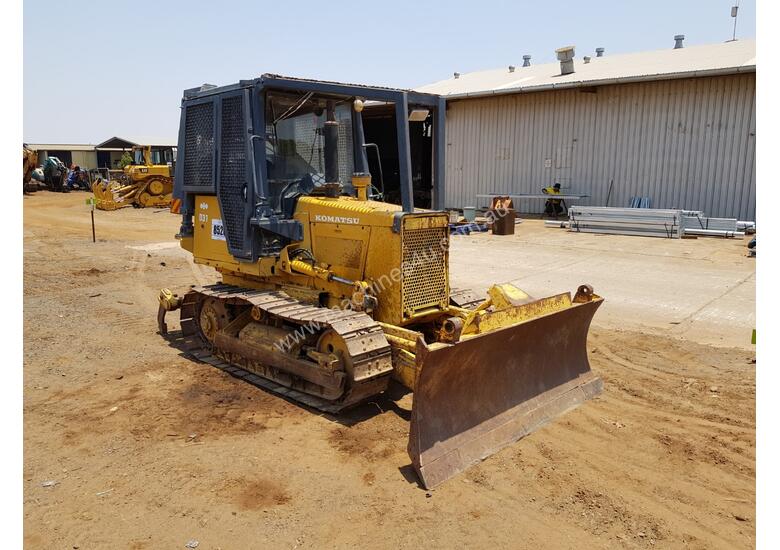 Used 1989 komatsu D31E - 18 Dozer in , - Listed on Machines4u