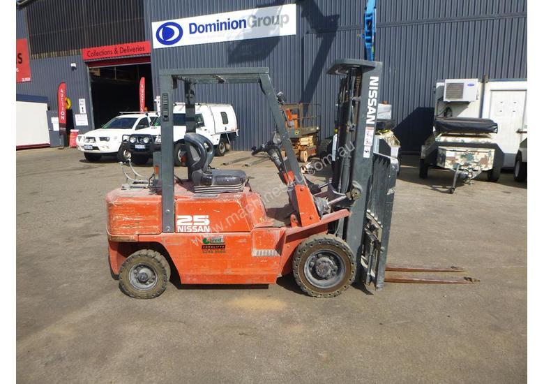 caption Nissan PJ02A025 Container Mast 2.5 Tonne LPG/Petrol Forklift (GA1316)