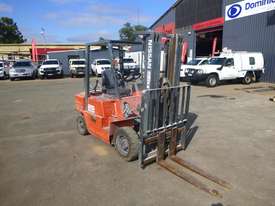 Nissan PJ02A025 Container Mast 2.5 Tonne LPG/Petrol Forklift (GA1316) - picture1' - Click to enlarge