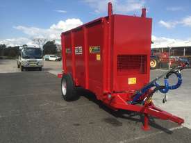 Centre Front Drop Spreader Compost/wood shavings - picture1' - Click to enlarge