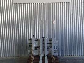 Cascade Twin Pallet Handler - picture0' - Click to enlarge