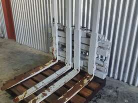 Cascade Twin Pallet Handler - picture1' - Click to enlarge