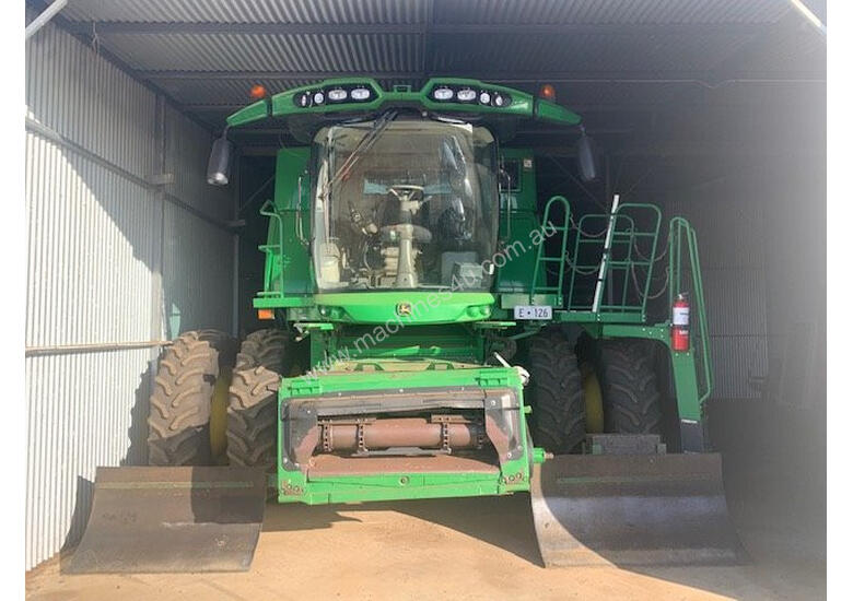 caption John Deere S680 Header(Combine) Harvester/Header