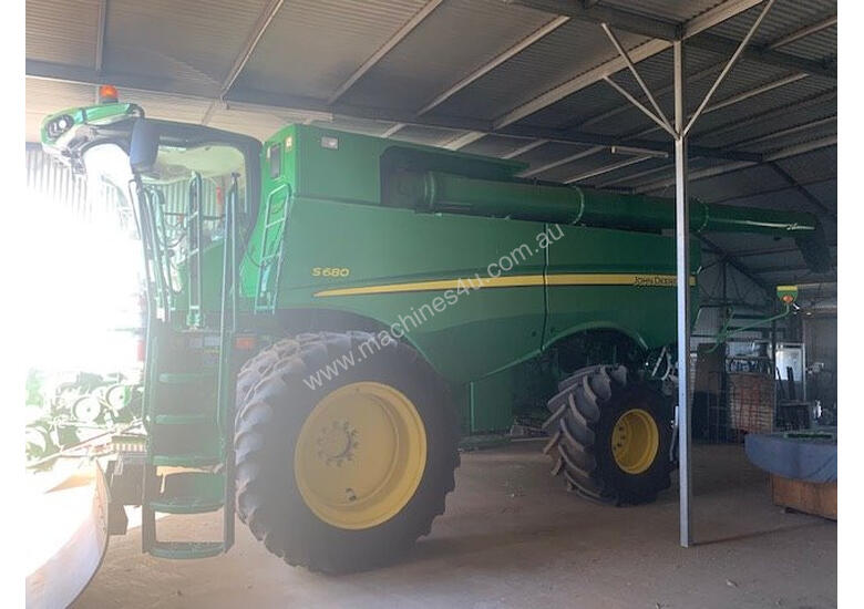 caption John Deere S680 Header(Combine) Harvester/Header