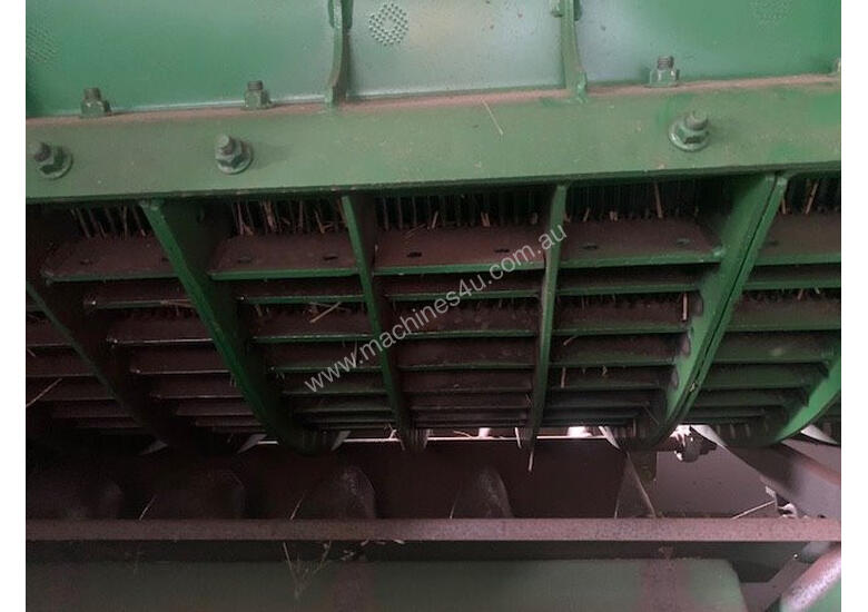 caption John Deere S680 Header(Combine) Harvester/Header