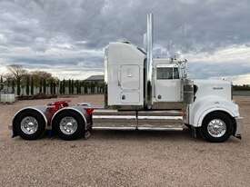 Kenworth T900 Prime Mover - picture1' - Click to enlarge