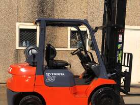 Toyota Forklift  - picture0' - Click to enlarge