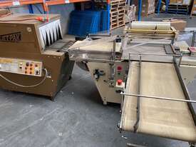 Jetpak Shrink tunnel and conveyor - picture0' - Click to enlarge