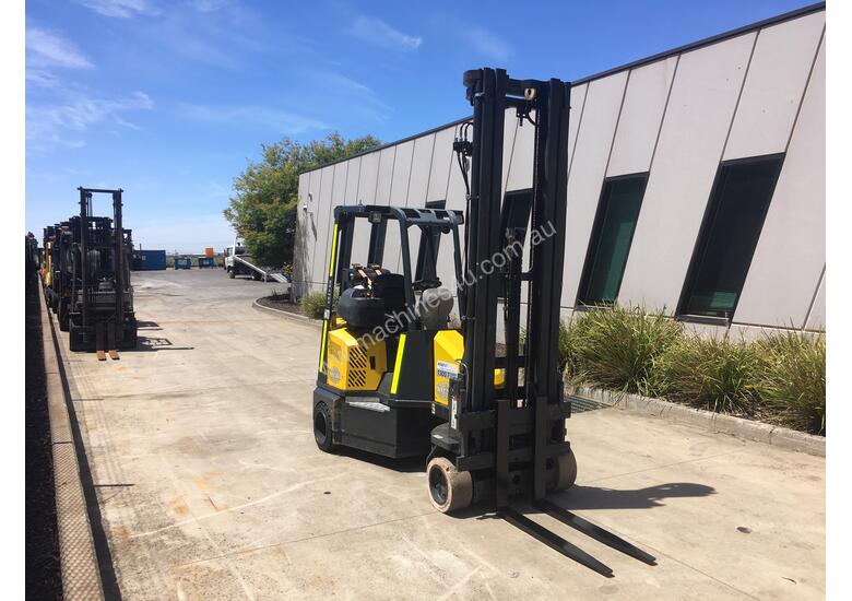 caption 2.0 CNG Narrow Aisle Forklift
