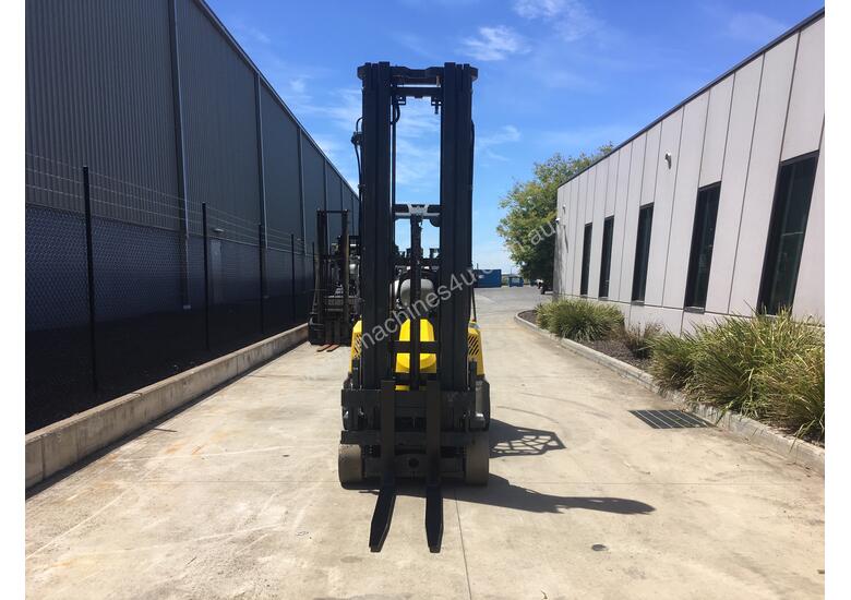 caption 2.0 CNG Narrow Aisle Forklift